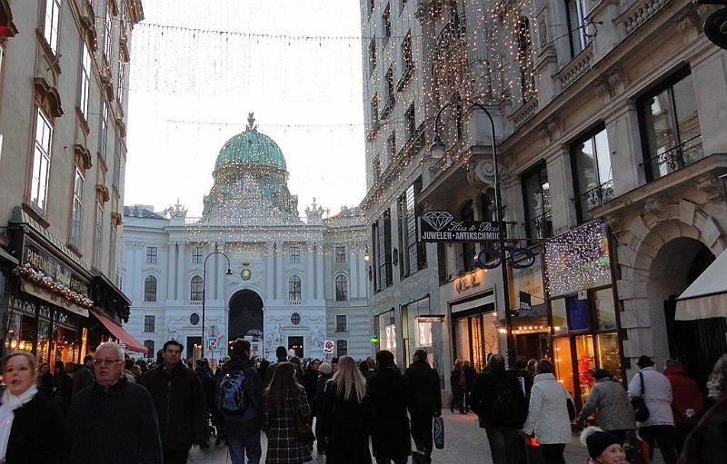 DSC01107 01.JPG -  A Kohlmarkt (Szénpiac) ma elegáns drága utca.